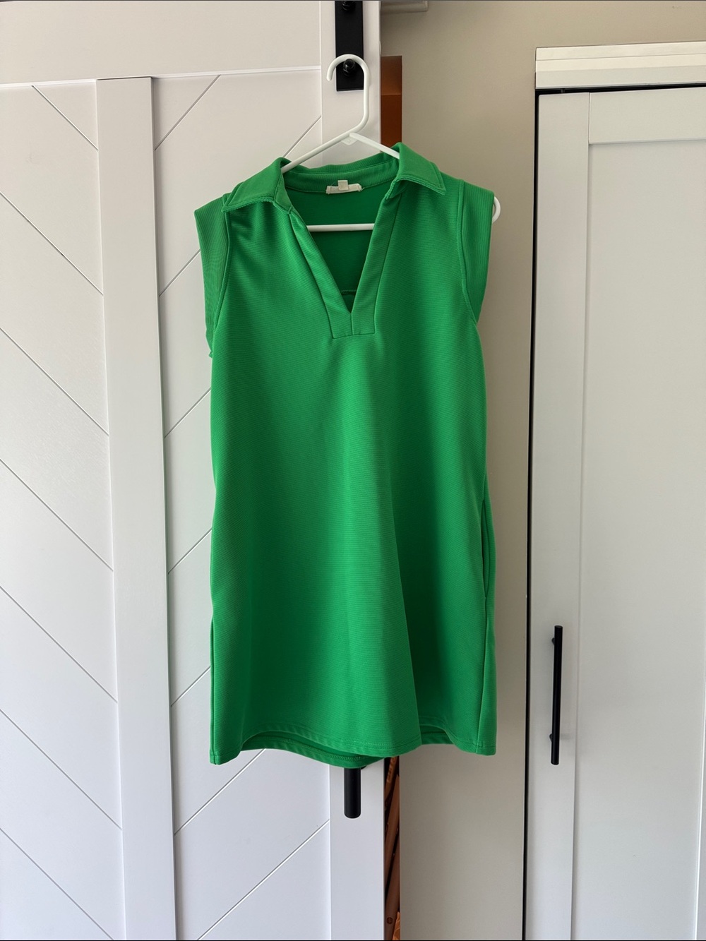 entro Green Sleeveless Collared Midi Dress